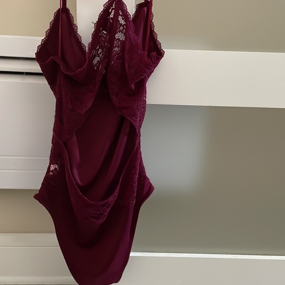 Berry coloured lace body suit - Picture 3 of 4